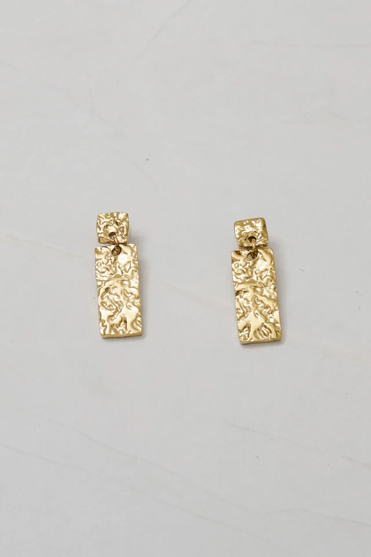 Brinco Pendente Amassado DOURADO