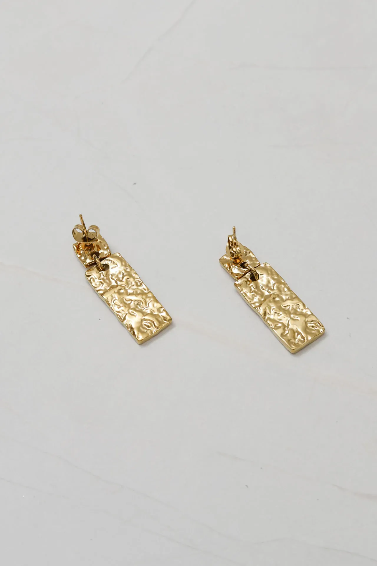 Brinco Pendente Amassado DOURADO